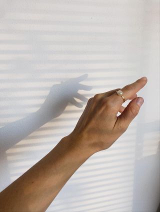 V podzimní kolekci najdete tyhle prstýnky s barokní perličkou. Jeden jsem si udělala jen pro sebe a už teď ho miluju. 🤍